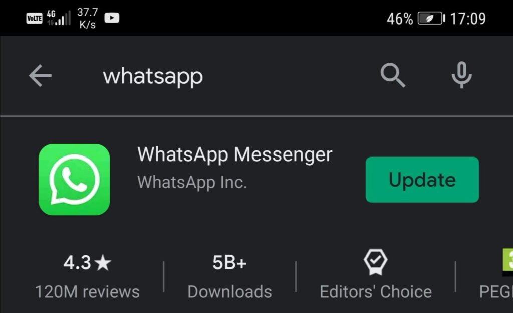 Screenshot of Whatsapp with an available update in playstore