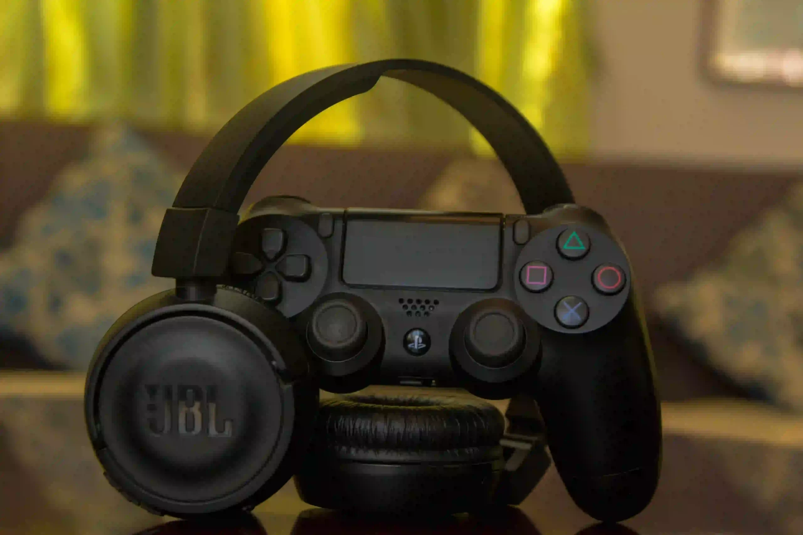 How to talk through PS4 controller without headphones